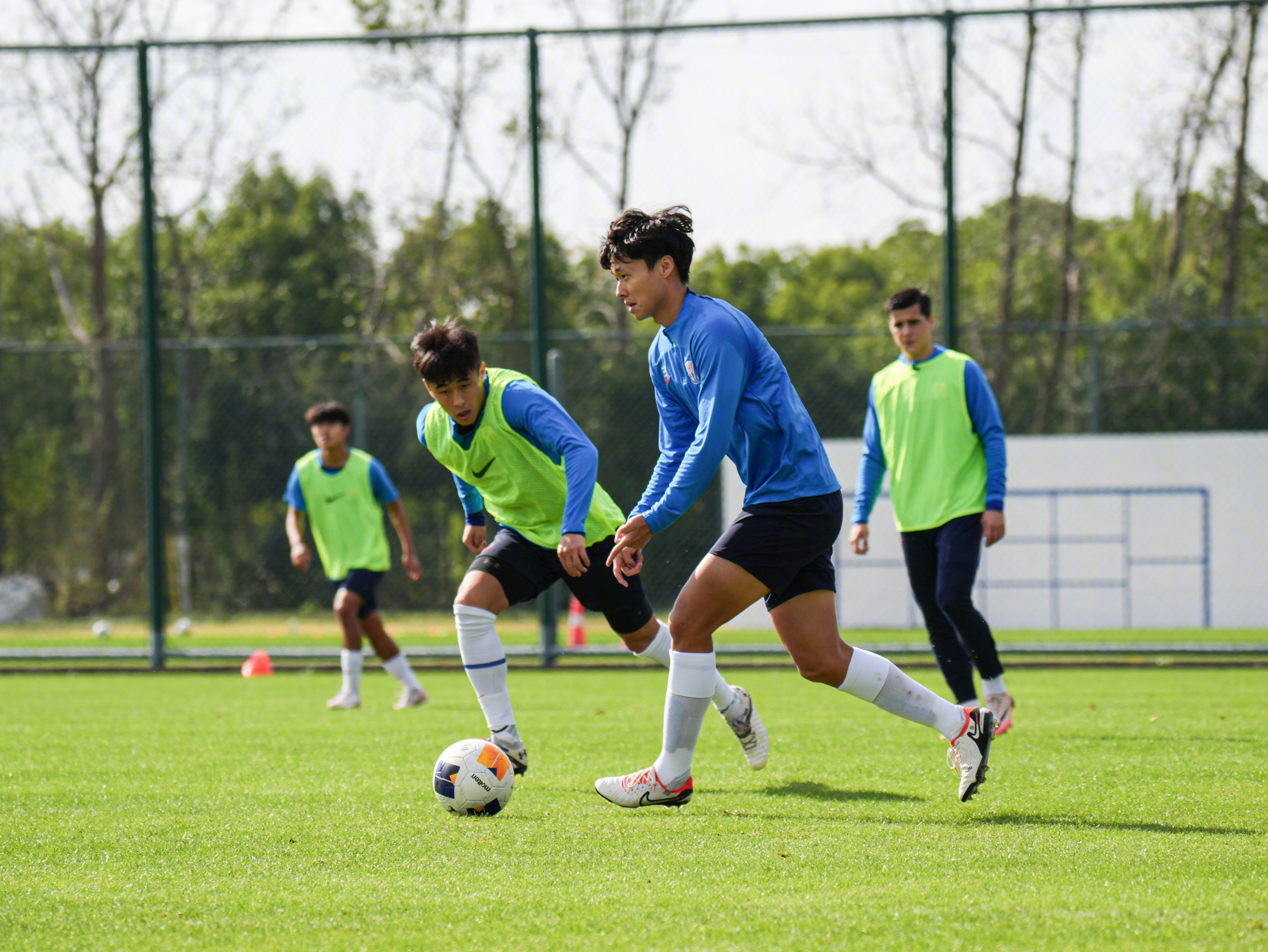 上海申花训练开放日，今晚迎来里程碑引欢呼，欧联在即，年轻球员得到机会(升迁之路宋立海)