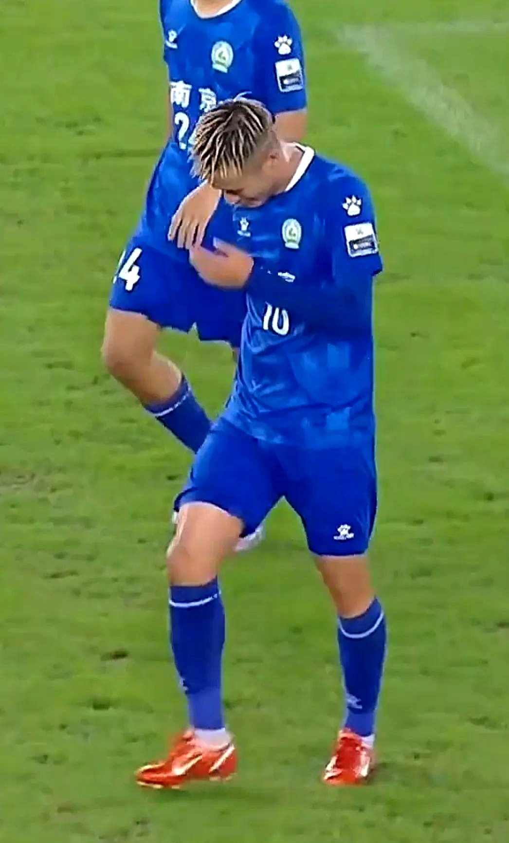 包含中超加时末段再迎强敌，尤文图斯伤情更新，主帅态度——压力陡增，资深球员宣示担当的词条