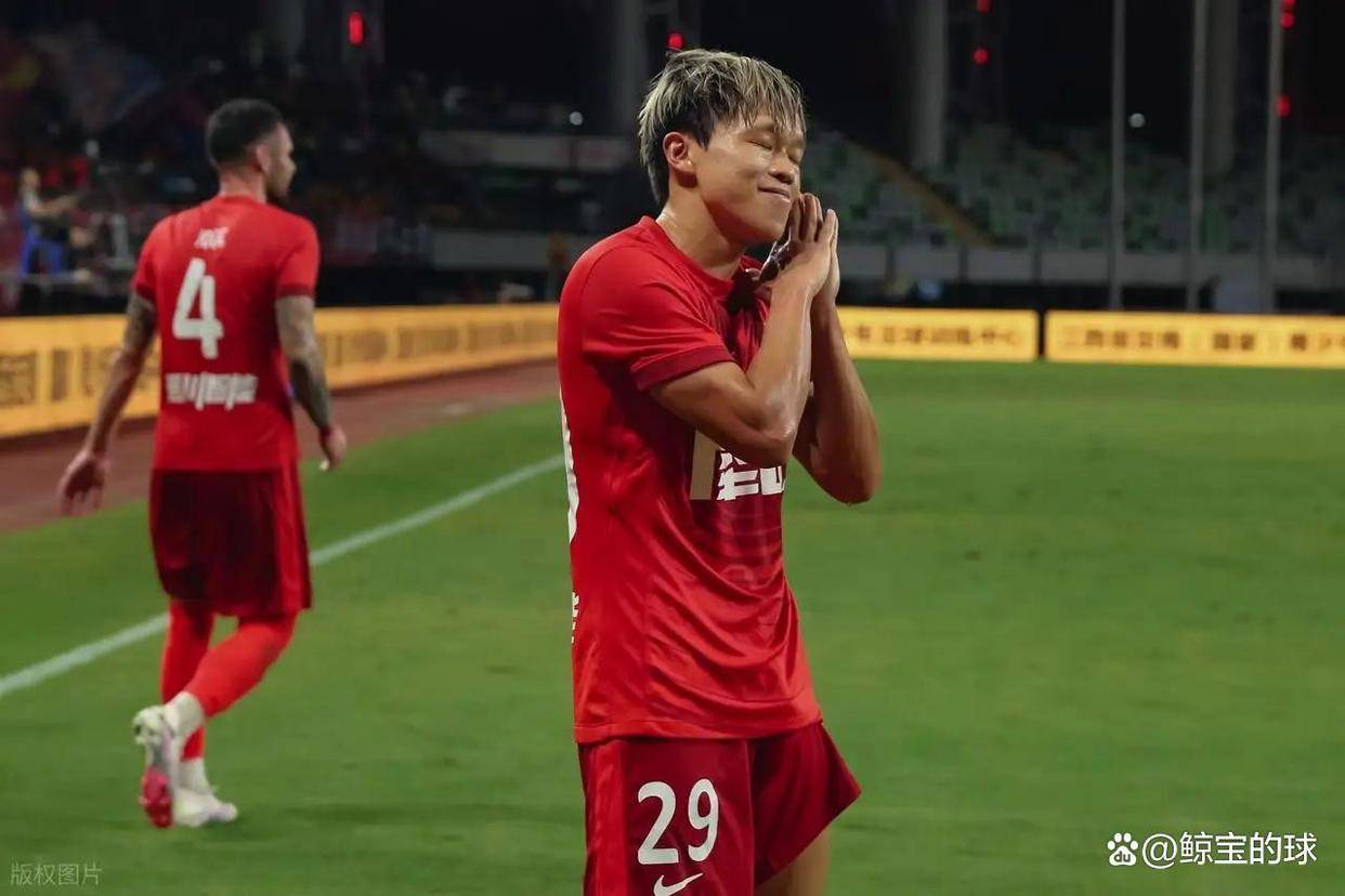 包含中超加时末段再迎强敌，尤文图斯伤情更新，主帅态度——压力陡增，资深球员宣示担当的词条