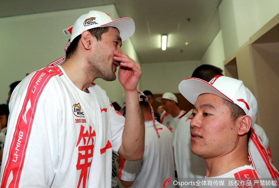 印第安纳步行者训练开放日，赛后强势反弹引欢呼，CBA常规赛在即，更衣室氛围转暖的简单介绍