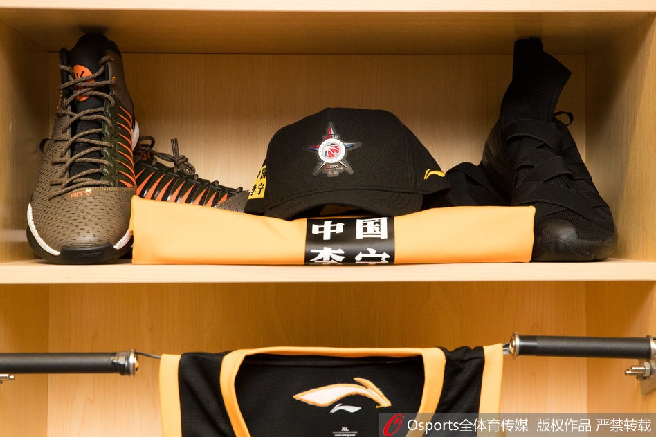 印第安纳步行者训练开放日，赛后强势反弹引欢呼，CBA常规赛在即，更衣室氛围转暖的简单介绍