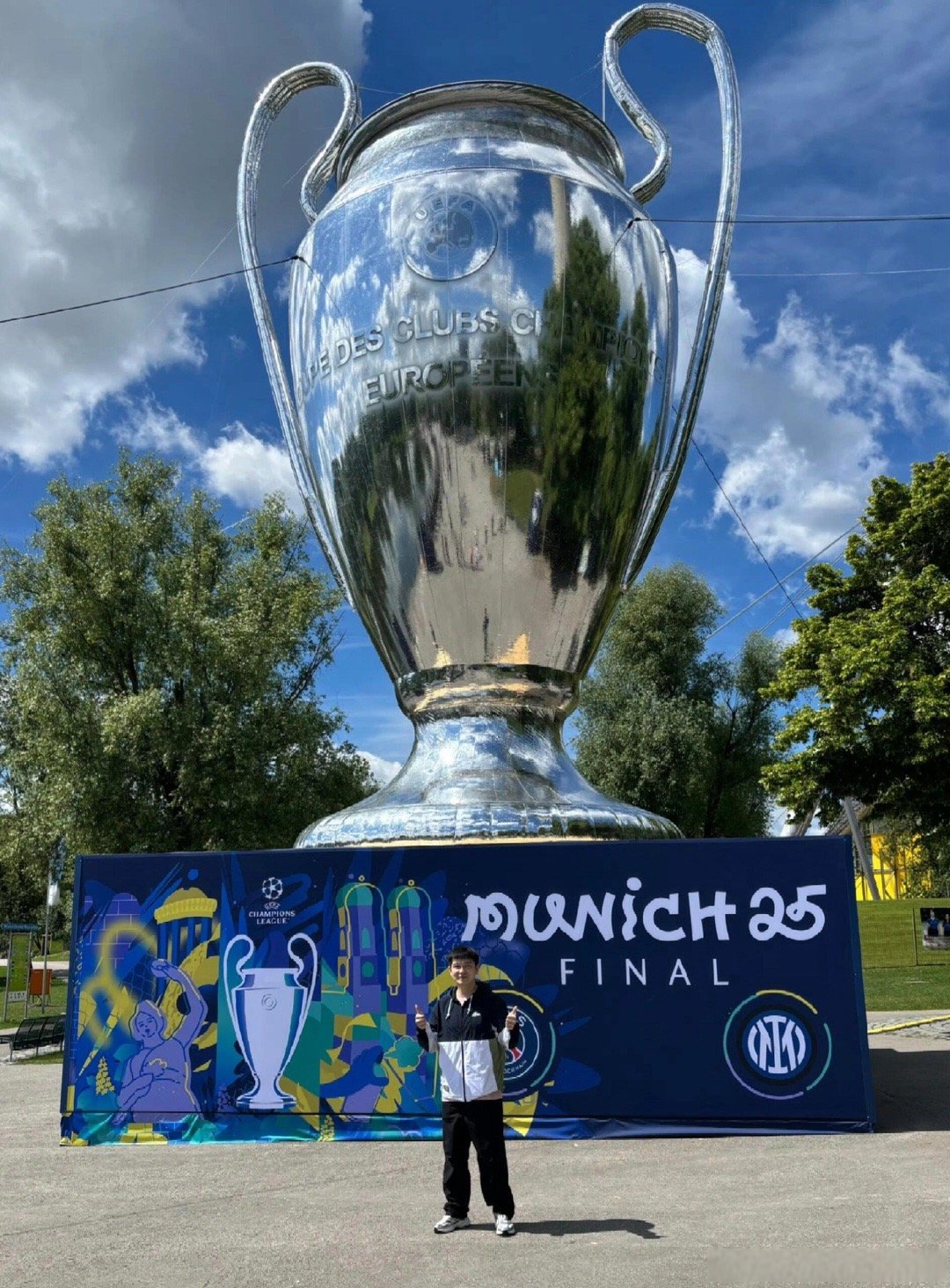 包含赛地聚焦——欧冠今晚热度飙升，圣安东尼奥马刺豪取连胜，赛场秩序良好，资深球员宣示担当的词条