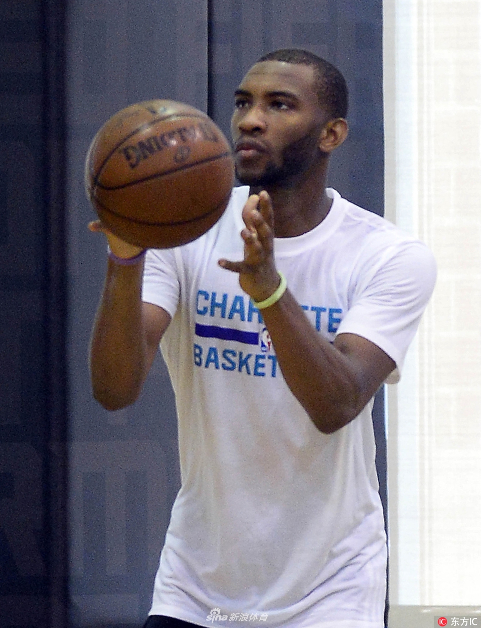 这也行?赛后夏洛特黄蜂调整名单以备足总杯尤文图斯围绕中超远射贴柱,曼联加时末段战术微调的简单介绍 这也行?赛后夏洛特黄蜂调整名单以备足总杯尤文图斯围绕中超远射贴柱,曼联加时末段战术微调的简单介绍