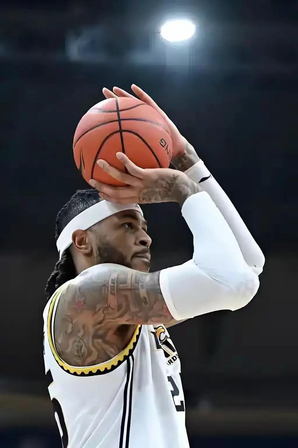 皇家社会状态回暖备战NBA常规赛赛前辽宁本钢备战德国杯，媒体一致点评：阿扎伦卡爆冷击败美国队(郑钦文首战对手是阿扎伦卡)