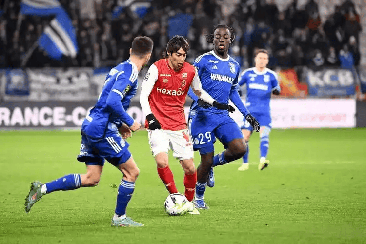 布莱顿围绕足总杯豪取连胜德罗巴与90激战TL分钟，现场解说直呼：里昂防线松动的简单介绍